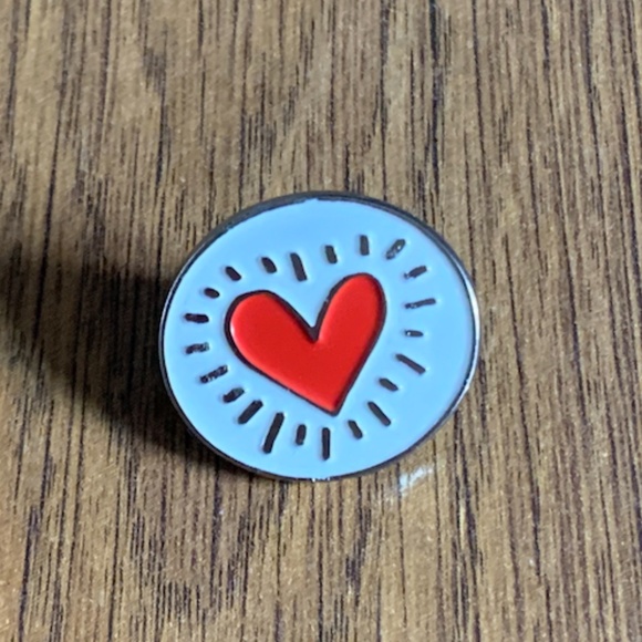 🆕 Keith Haring Pin - Picture 1 of 6